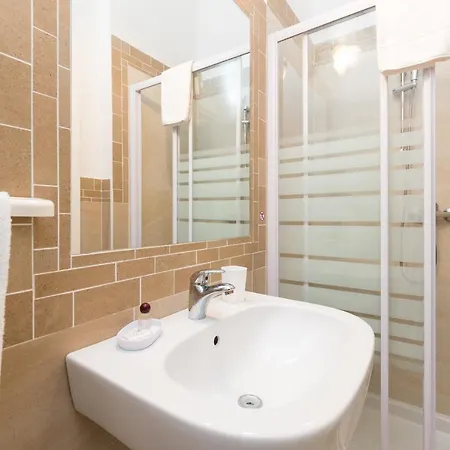 Hotel Reverse Hotel 4*
