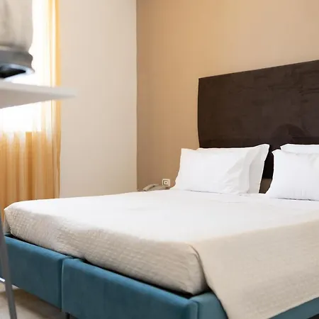 Reverse Hotel 4*
